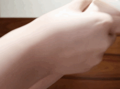 手背皮肤就长鸡皮一样