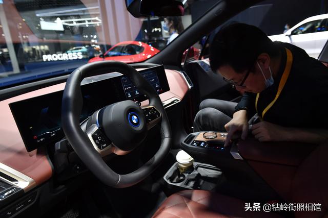 探访第四届进博会汽车馆 新能源成主流 畅想未来出行