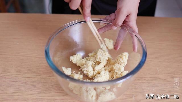 如何制作美食(比书本还详细的做月饼制作步骤)