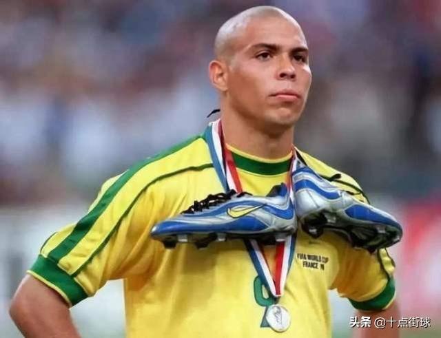 98世界杯决赛大罗怎么了（98年世界杯决赛罗纳尔多整场“梦游”，有传言被下药，是真的吗？）-华海博客