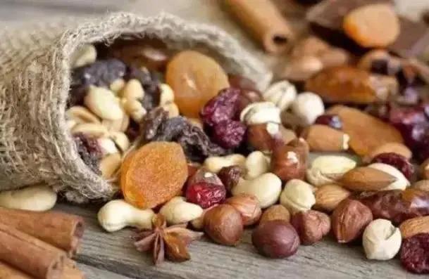 适合糖尿病人吃的5种坚果，每天吃一点点，对血糖好