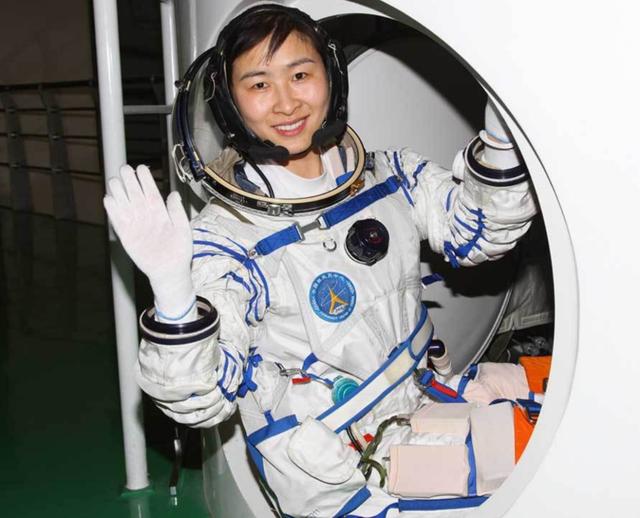 美国宇航服10亿一件，中国航天服达3000万元，真的使用5次就扔？