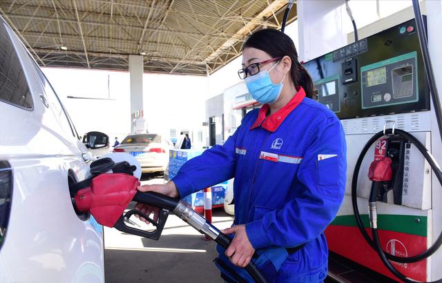 汽柴油全部降价，2021年10月24日，各地0 、92、95、98最新油价表