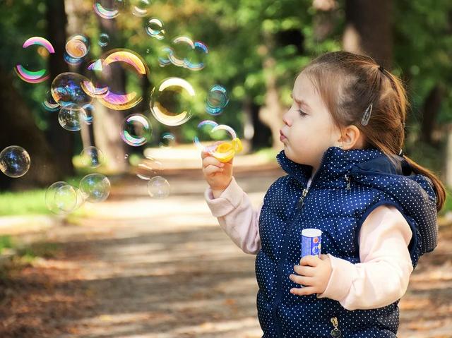 孩子犯了错，请不要第一时间批评，理解和信任方能让孩子越来越好