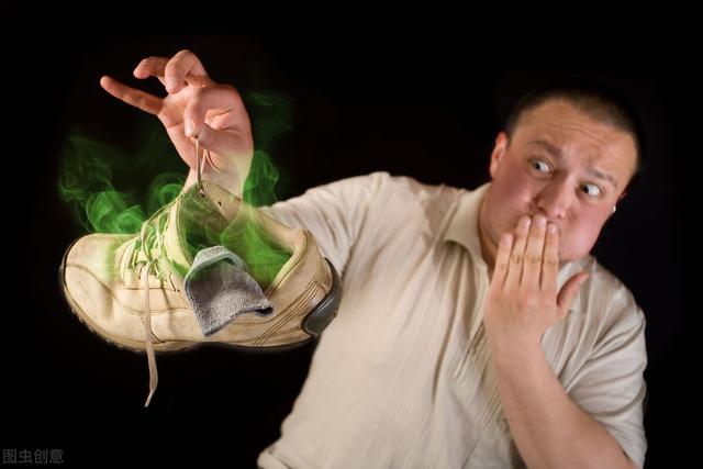 天气一热就脚臭，难道是得了脚气？加醋泡脚能治好吗？