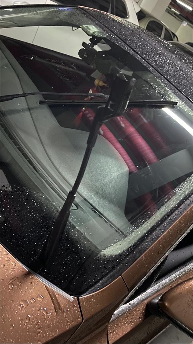 雨刮器怎么拆卸图解视频(雨刮器的拆卸方法与视频)