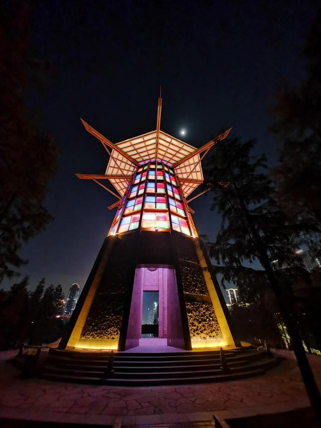 华为P50Pro夜景样张，大家看效果怎么样？猜猜这是哪儿？