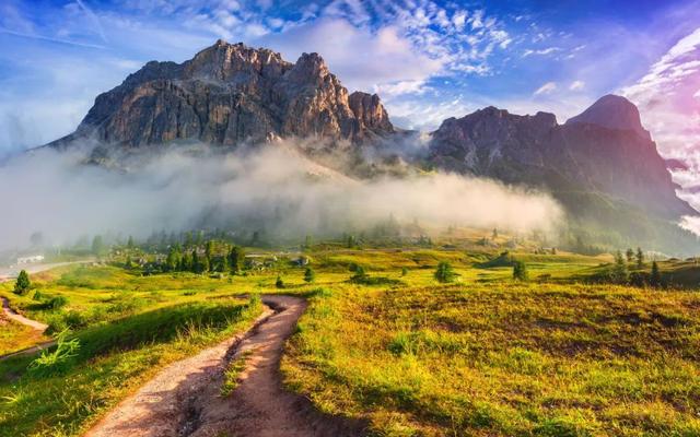 节目用英语怎么读电视或广播(电视广播节目主持人用英语怎么说)