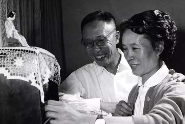 毛泽东宴请特赦后的溥仪，分别嘱咐：你也50多了，赶紧找个对象吧