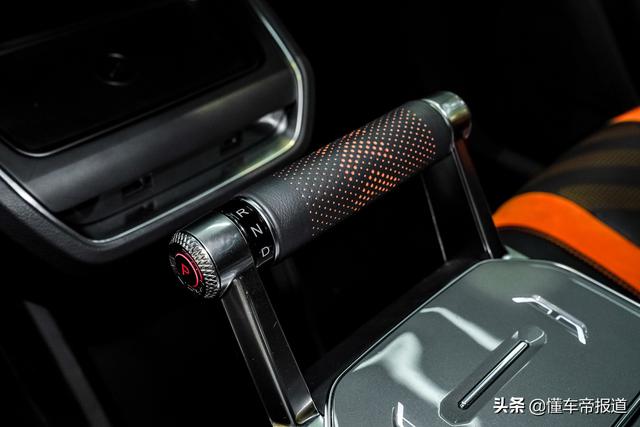 新车｜开车像开星际战舰？爱驰U6静态解析：挡把新颖 或售20万以上