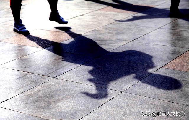 跳舞的白鞋(跳舞的白鞋子)