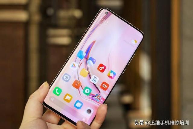 手機曲面屏對比直面屏為何被網友吐槽？這六點原因很真實一定要看