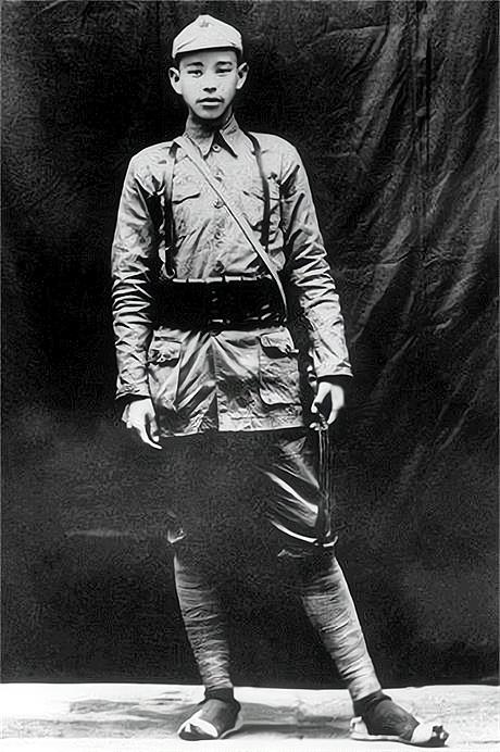 大授銜時 他是職位最高的開國中將 舅舅授元帥 大舅哥後成主席 Kks資訊網