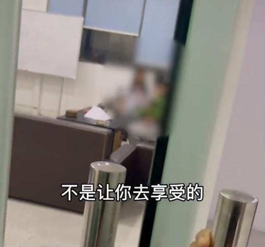 广东两父女因大学生活费吵架，女儿嫌1000元太少：不用耍朋友吗？