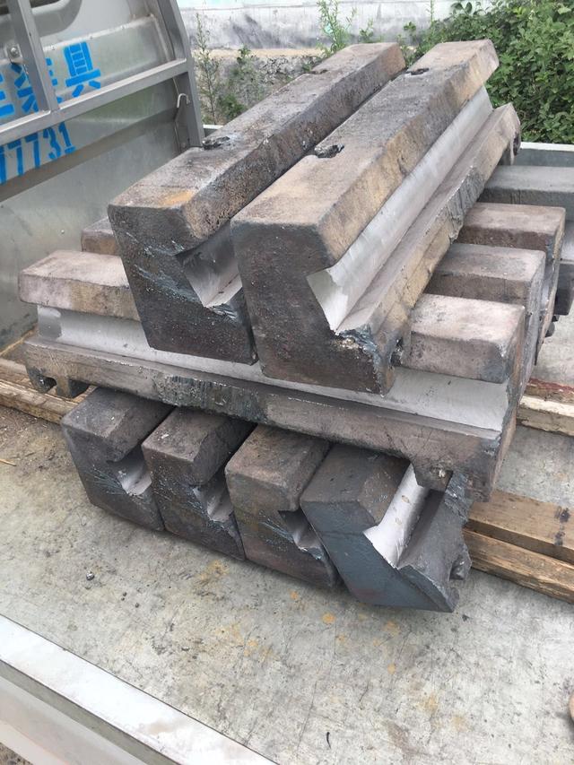 郑州建冶颚式破碎机配件