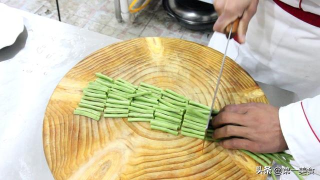 涼拌豆角好吃有技巧，豆角脆嫩不變色，蒜香濃郁味道鮮 美食頻道 第2张