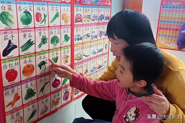 女子买菜摔倒致早产，孩子出生时仅有1.35斤，为保命经数次手术