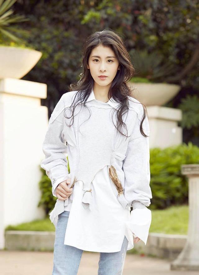 词:葛大为 曲:水颯 制作人:郑楠张碧晨新专辑第六首歌曲,同时也是