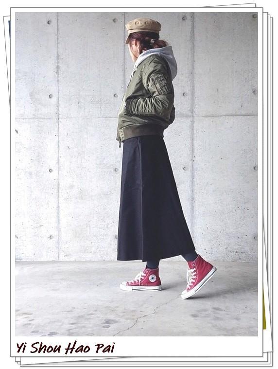 红鞋子搭配什么裤子好看（红色匡威鞋的秋冬穿搭27例）