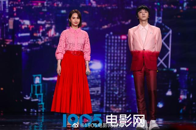 大湾区中秋晚会：温碧霞露肩撩人，赵丽颖又仙又欲，舒淇惊艳全场