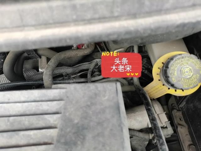 发动机号在车哪个位置(汽车发动机号在哪位置)
