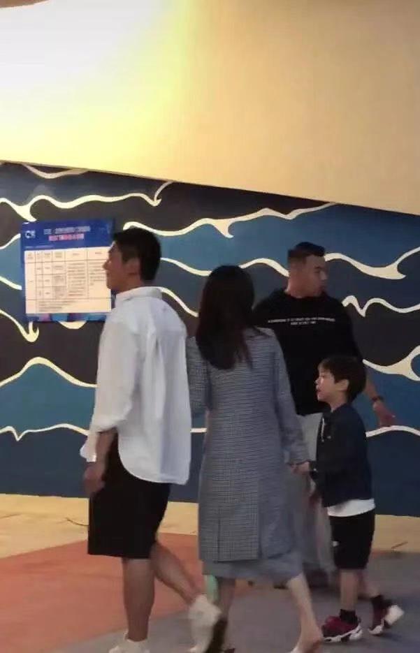 霍思燕怀孕:霍思燕哭诉没办婚礼，杜江瞬间红了眼眶，怀孕8个月时才领证？