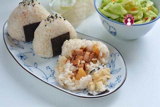 紫菜饭团的做法（紫菜饭团的做法和材料）