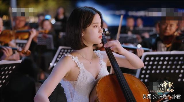 中秋晚会女星镜头：刘诗诗古装抢眼，薇娅仪态绝，欧阳娜娜小清新