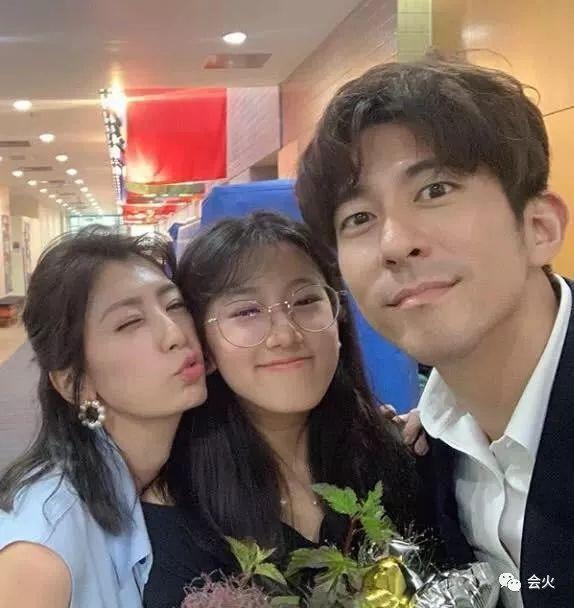 孙志浩:终于和解？贾静雯出席大女儿毕业典礼，离婚9年后与孙志浩同框