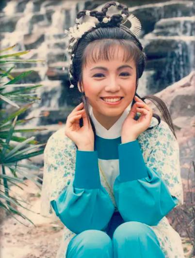 饰演周芷若的,正是喻可欣.