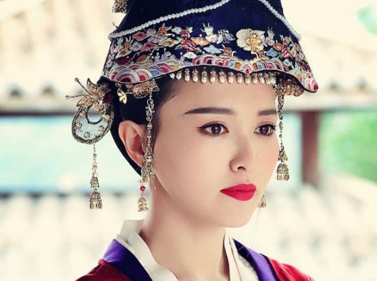 唐嫣公司的艺人都有哪些人(唐嫣经历被揭秘18岁成为谋女郎)