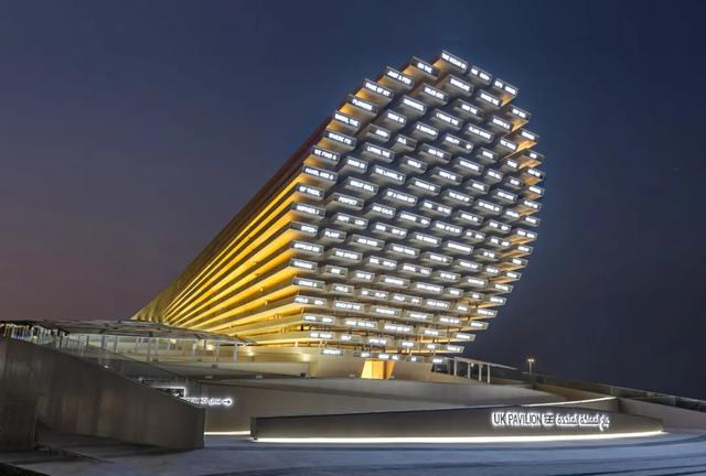 迪拜的建筑工程立靣展显