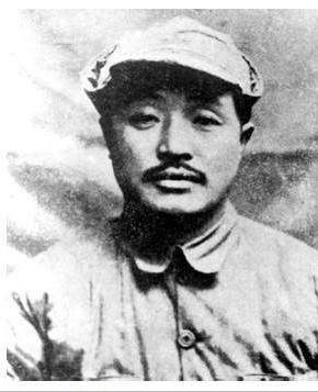 1975年 賀龍骨灰安放儀式上 周總理說一句話 現場哭聲一片 中國熱點