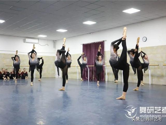 形容一个人跳舞跳的好（形容一个人跳舞跳的好怎么表达）