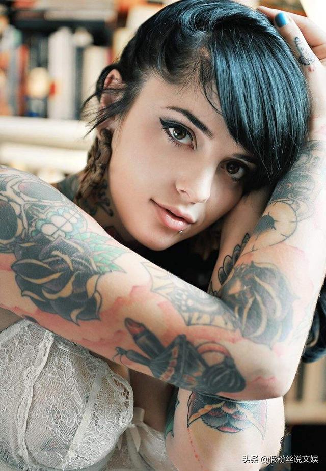 满身纹身女纹身师(女性纹身的另类美)(1)