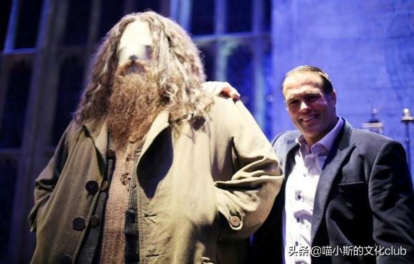 的盖伊·亨利在《死亡圣器》中扮演魔法部的傀儡部长皮尔斯·辛克尼斯