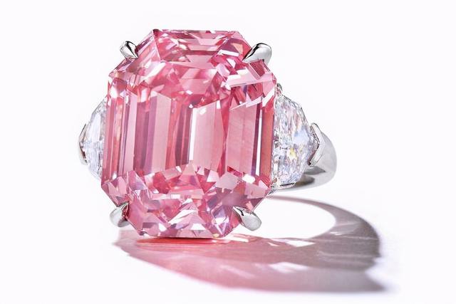 钻石图片大全唯美图片(世界上最贵的7枚钻石戒指，你知道几枚？)(图3)
