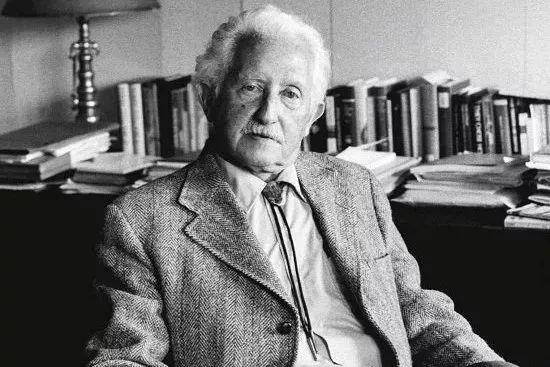 埃里克森人格发展八个阶段（埃里克森硬核心理学：揭秘人的一生到底哪个阶段最重要？）-华海博客