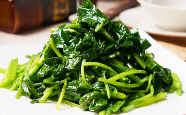 绿叶菜时为何不能直接下锅炒，无论炒啥绿叶菜，不要直接炒，多加1步，颜色绿油油，软嫩不涩口