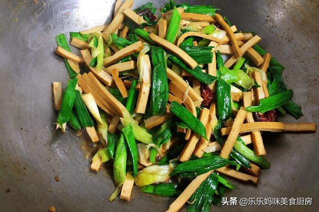 五香豆干怎么炒才软（记住别直接下锅炒）(16)