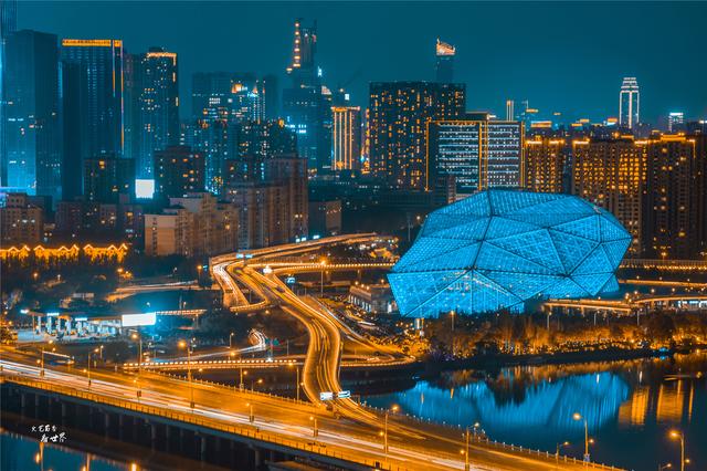 东三省前三季度GDP颁布，辽宁两市稳居前二，人均存款也很亮眼