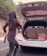 搞笑的GIF动态图：终于知道为什么姑娘不喜欢开SUV了