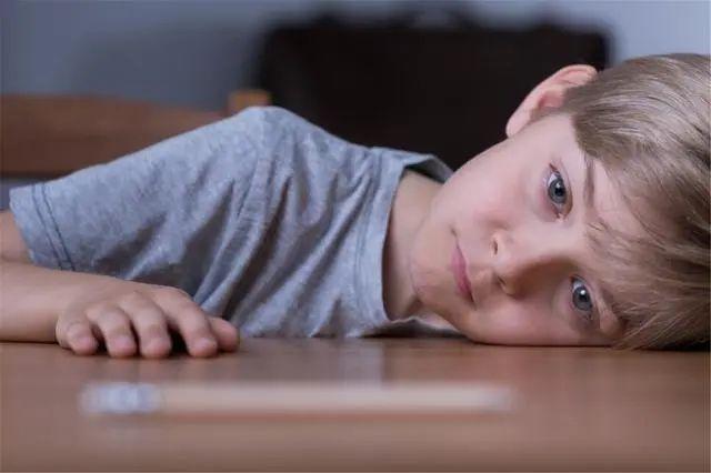 优秀的孩子后面，都站着有钝感力的父母