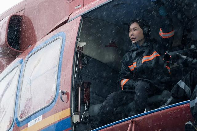上映2天拿下市场票房第一？朱一龙新片确实让国产片提了口“气”