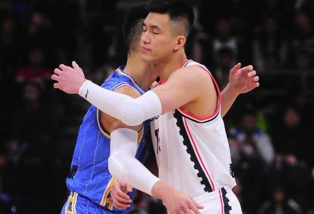 常规赛郭艾伦在进攻端晃倒林书豪（林书豪被郭艾伦晃倒？8倍慢镜头回看：运气站在了郭艾伦这边）