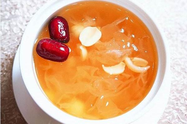 银耳莲子羹