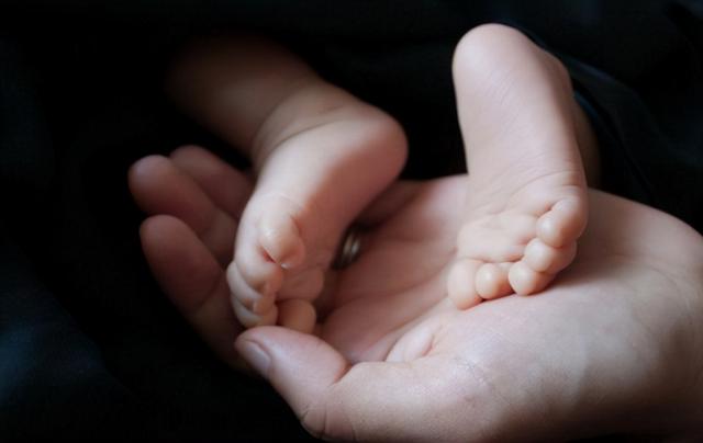 宝宝有8种反射，出生6个月内逐渐消失，若缺乏可能是“脑损伤”