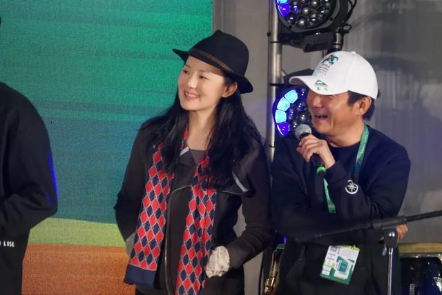 "黑豹主唱"栾树:放弃王菲情定咏梅,相伴28年53岁无儿女也幸福