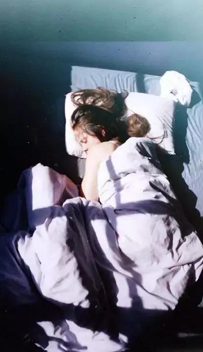 晚安心情190305：年轻人还在为爱哭泣，而我们成年人只为穷落泪