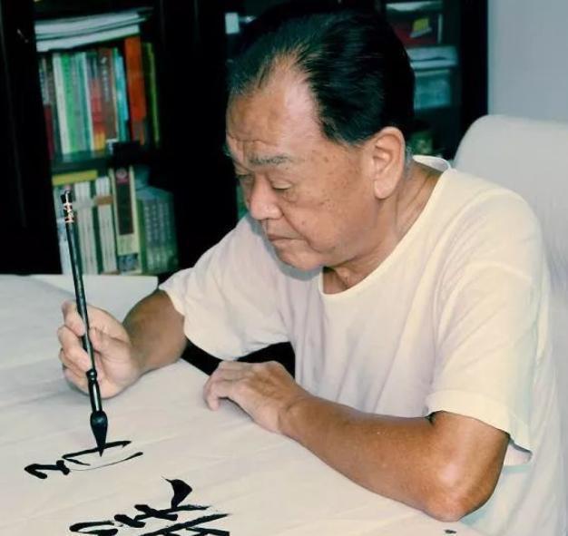 他曾主政湖南和江西省，48岁任省委书记，69岁官至副国级，享年90
